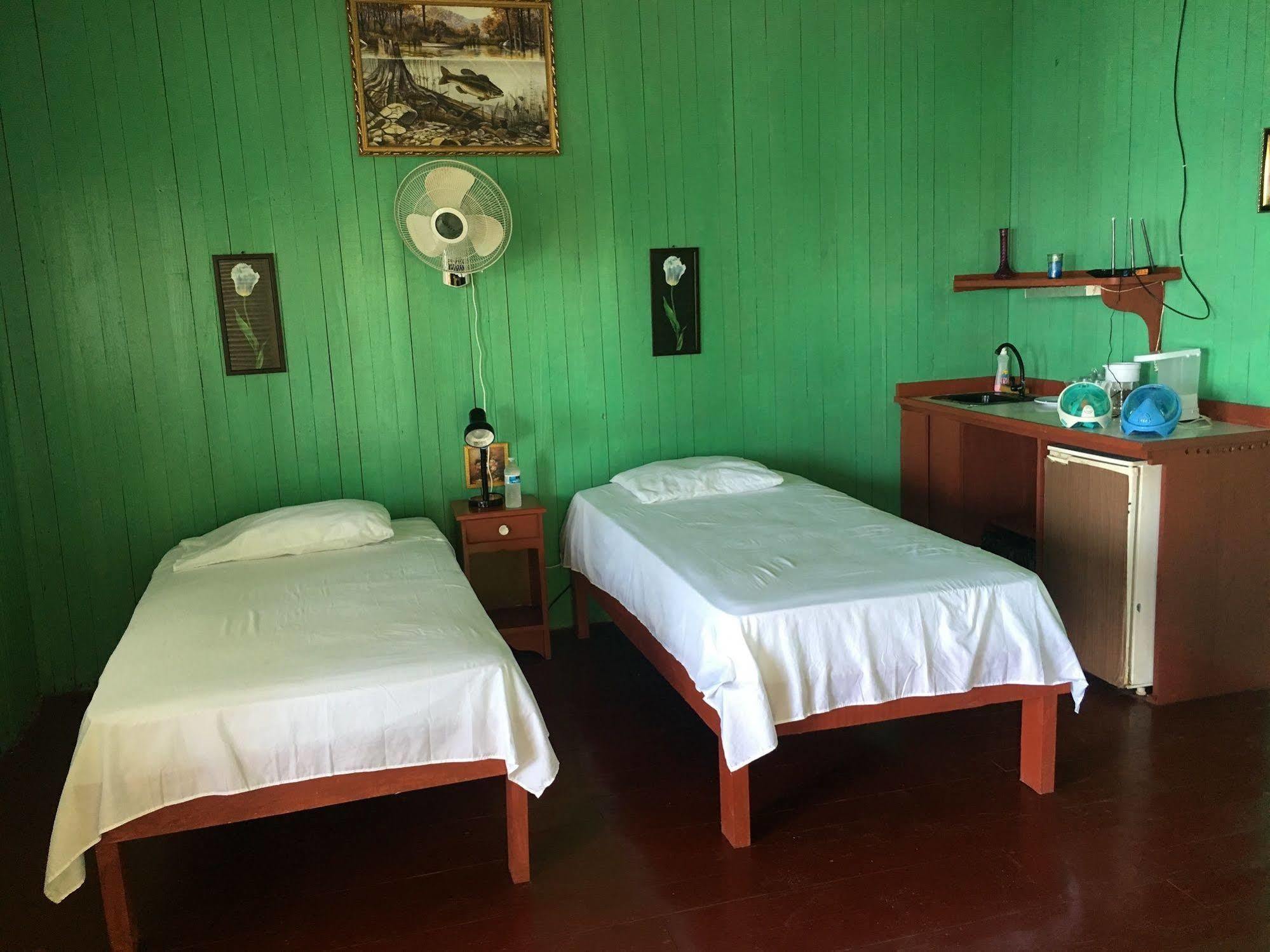 Buccaneer Resort Carenero Экстерьер фото